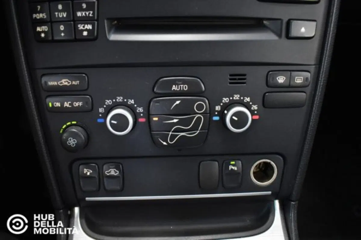 Volvo XC90 usata a Perugia (13)
