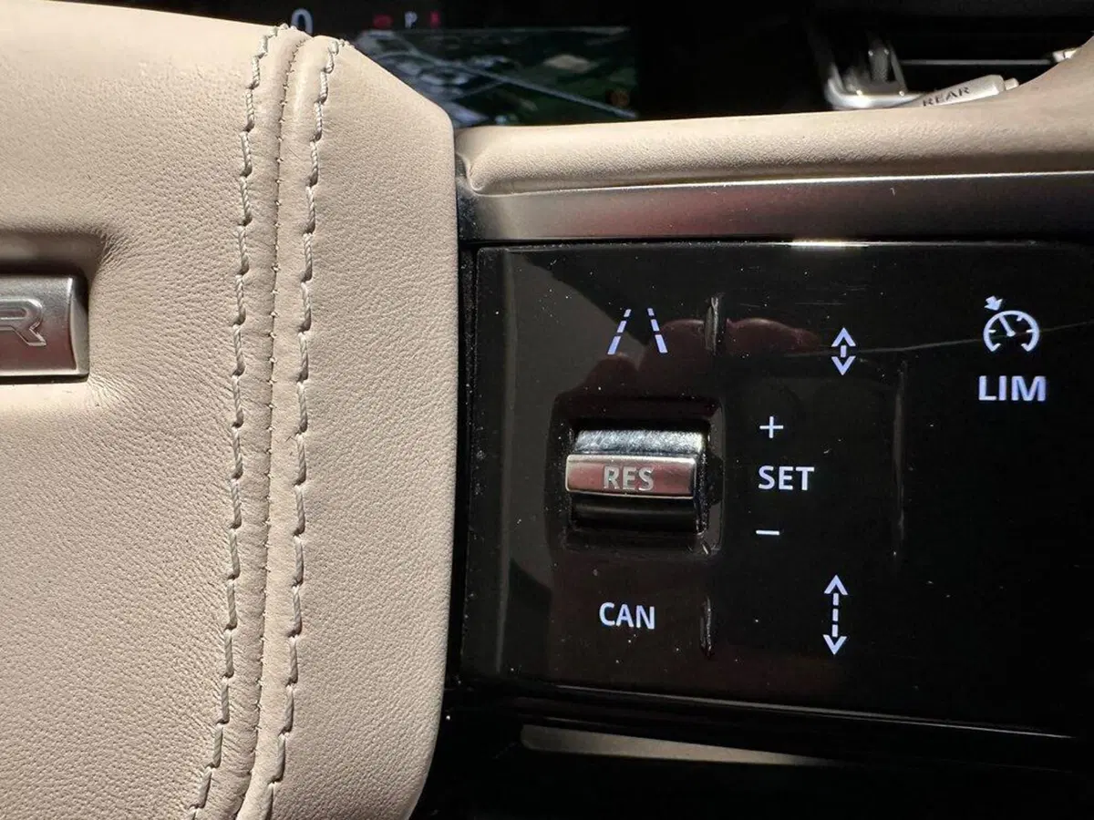 Land Rover Range Rover Velar usata a Varese (12)