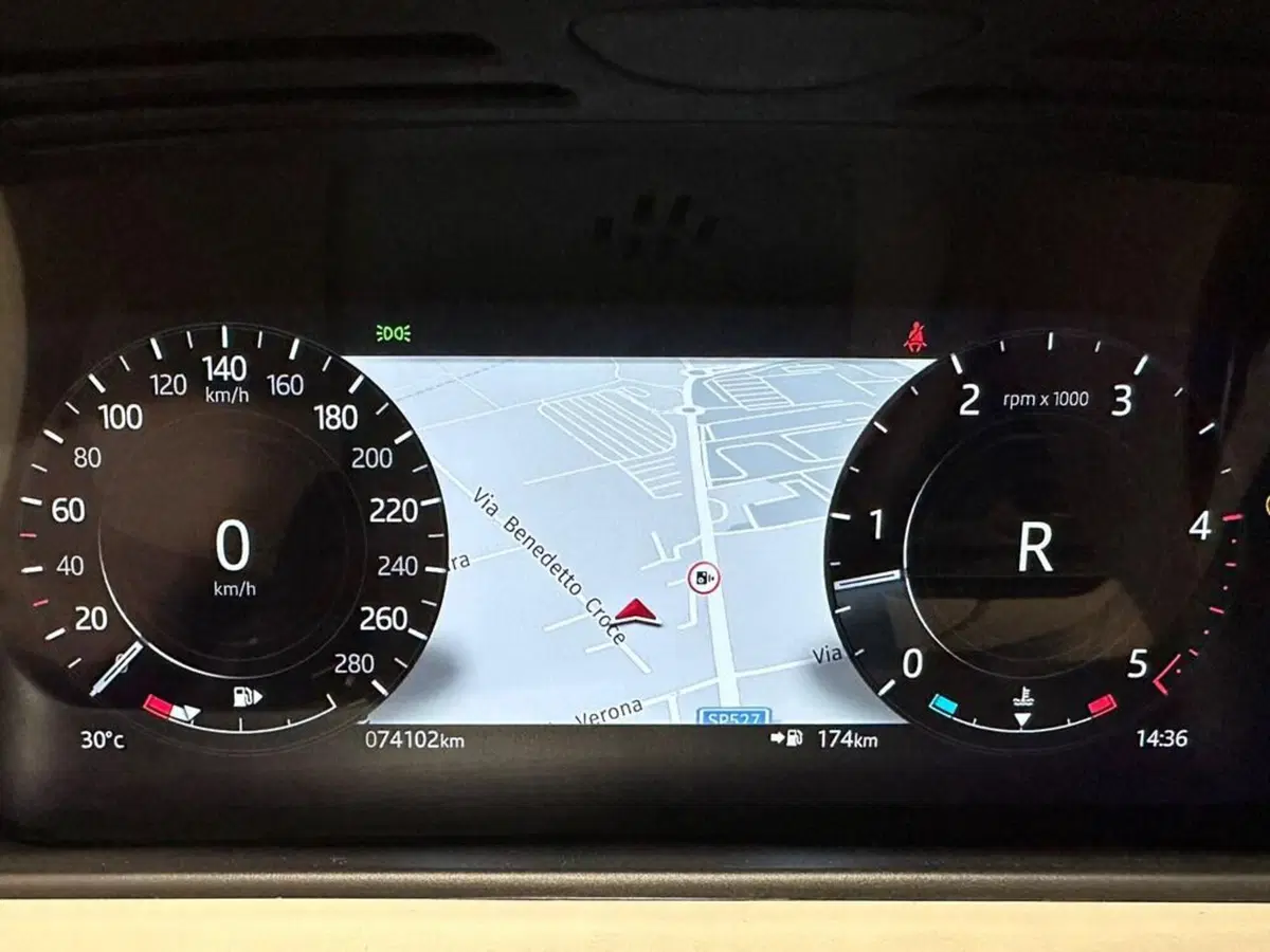 Land Rover Range Rover Velar usata a Varese (13)