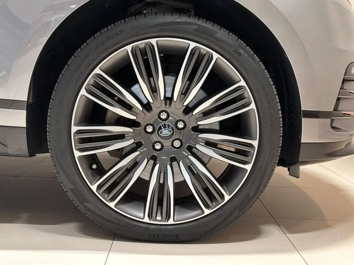 Land Rover Range Rover Velar usata a Varese (8)