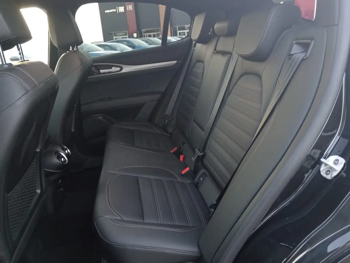 Alfa Romeo Stelvio nuova a Alessandria (13)