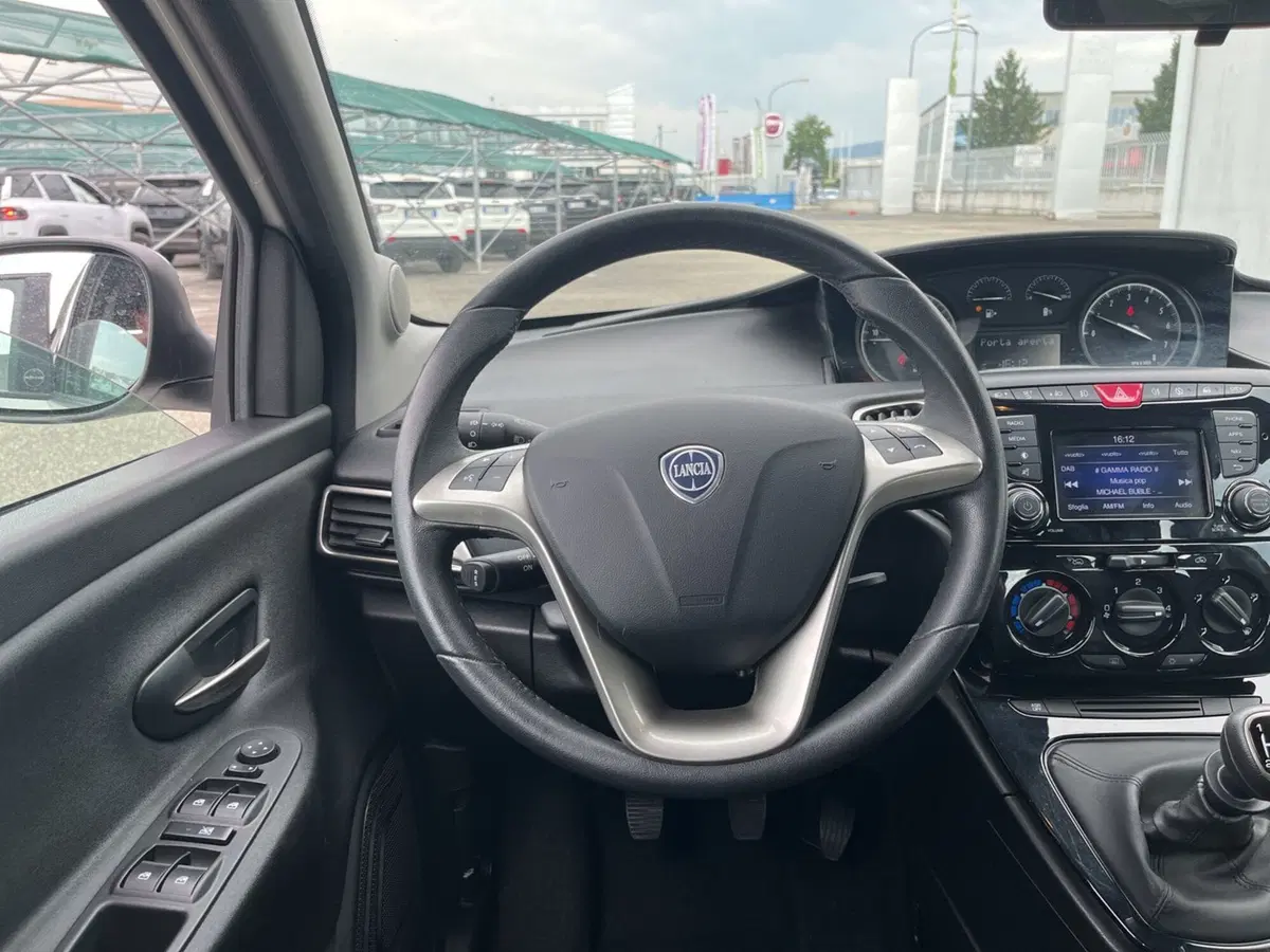 Lancia Ypsilon usata a Torino (11)