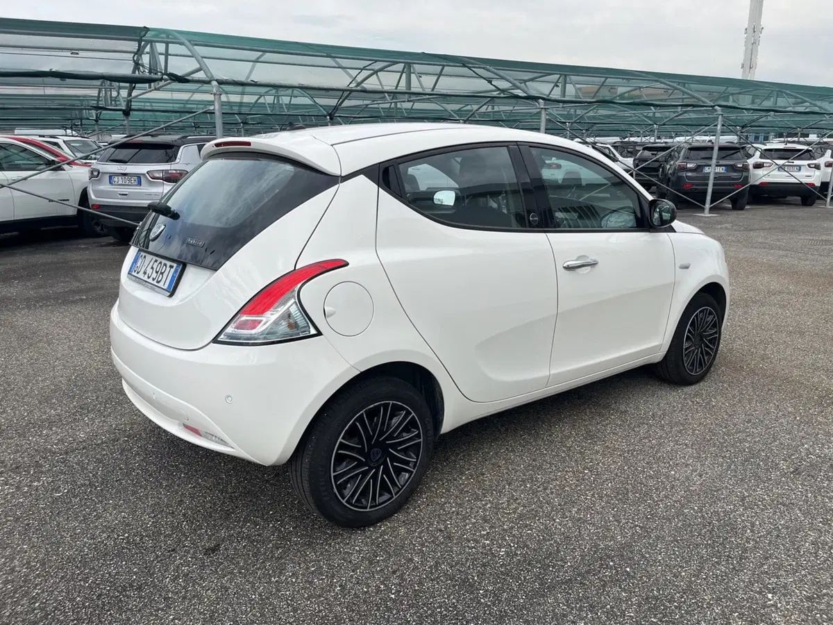 Lancia Ypsilon usata a Torino (4)