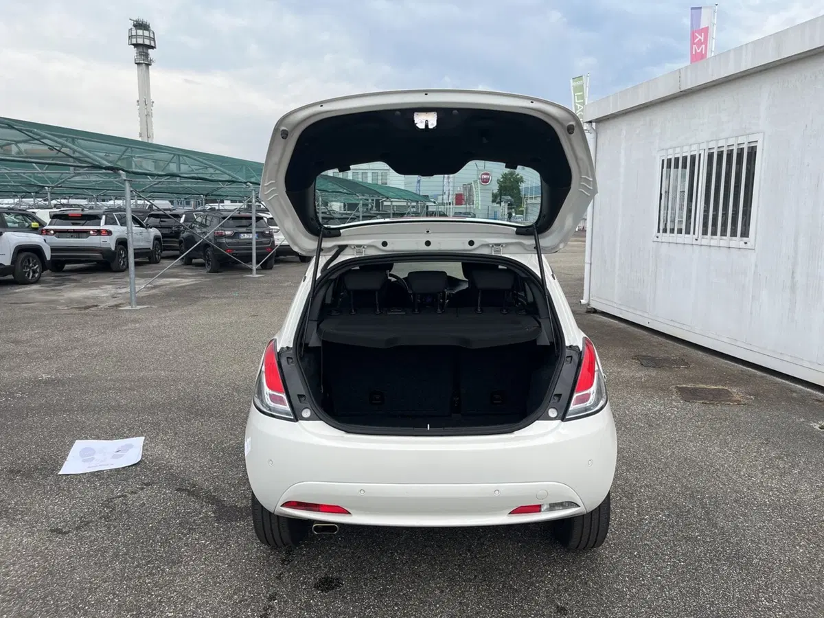 Lancia Ypsilon usata a Torino (7)