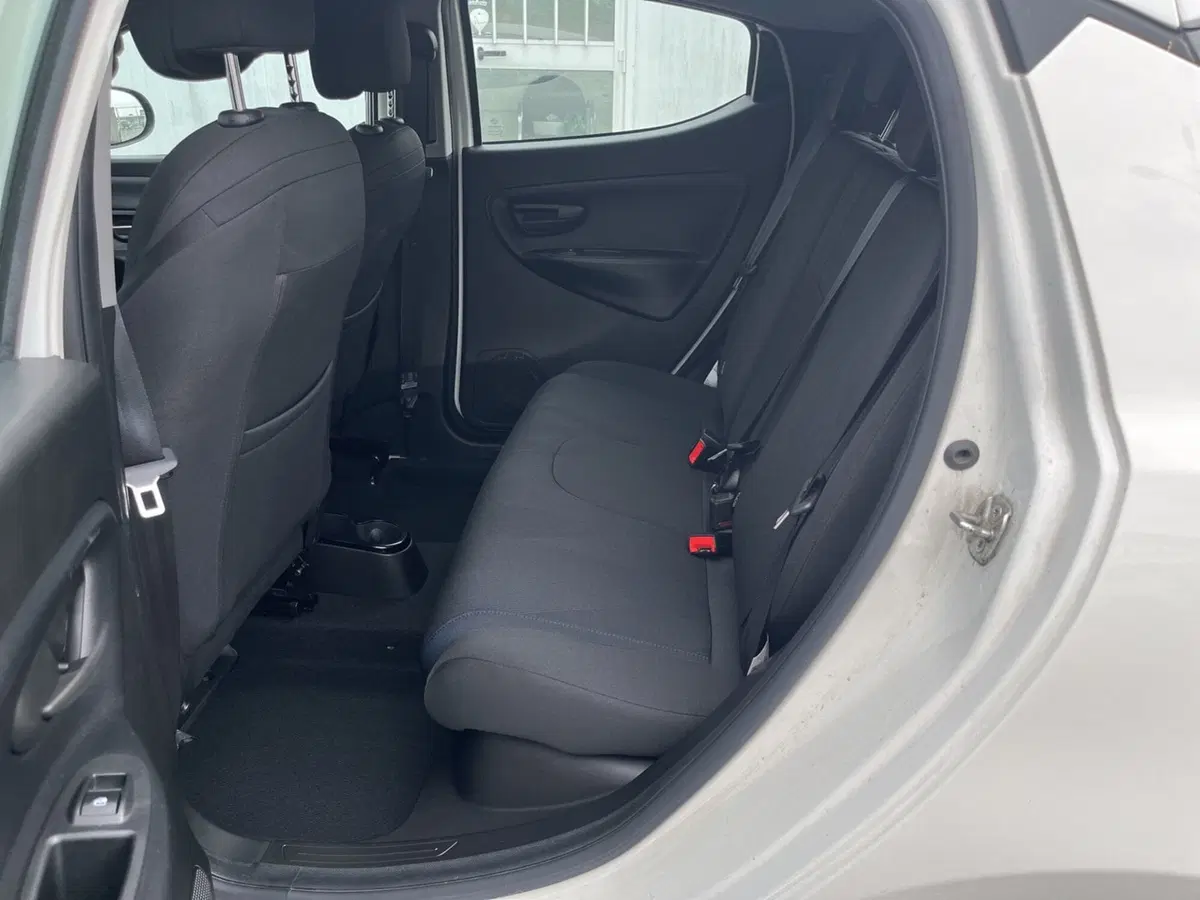 Lancia Ypsilon usata a Torino (8)