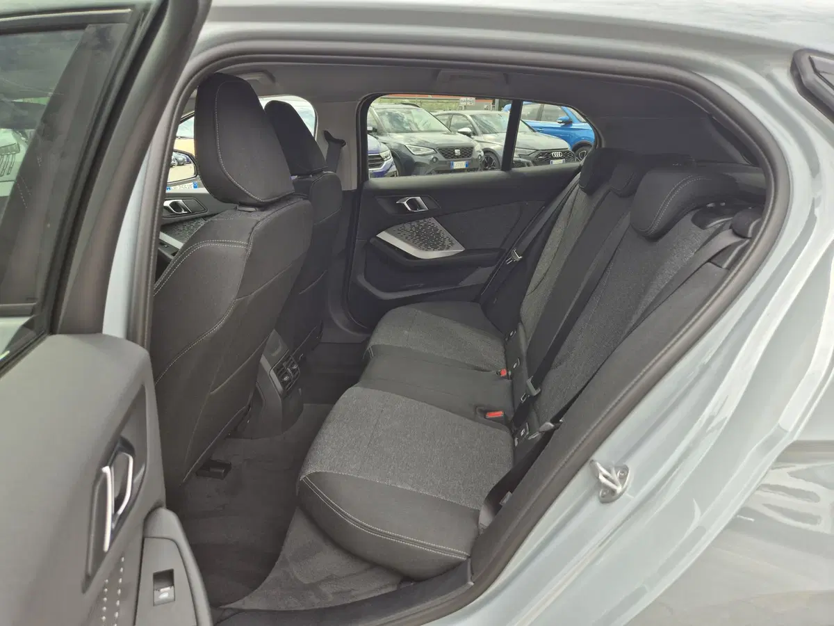 BMW Serie 1 nuova a Genova (7)