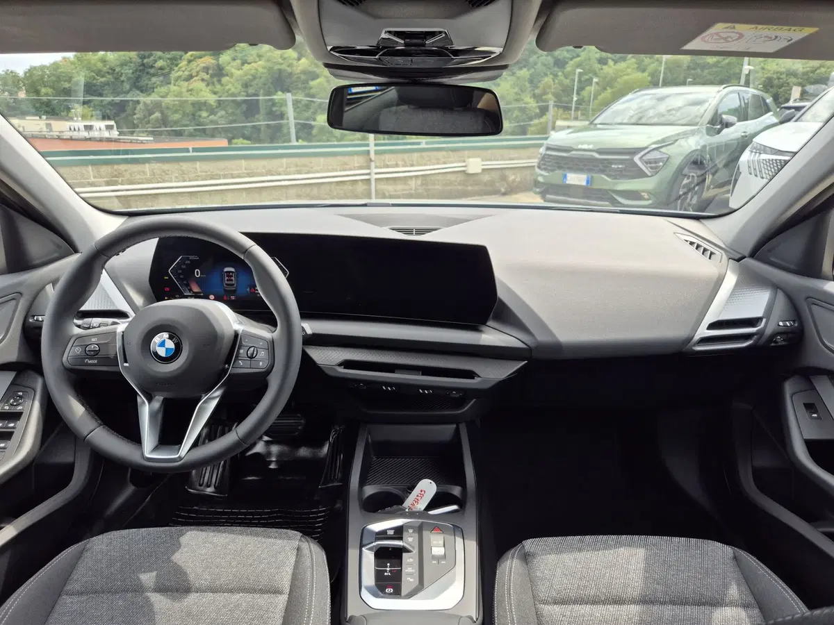 BMW Serie 1 nuova a Genova (8)