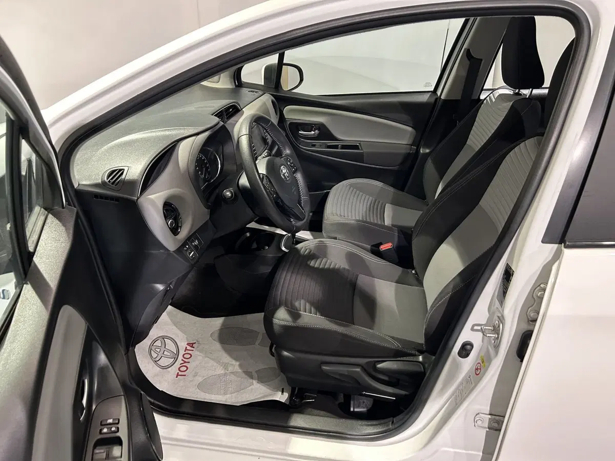 Toyota Yaris usata a Milano (10)