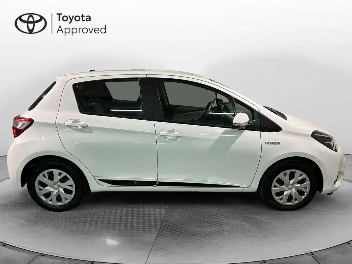 Toyota Yaris usata a Milano (11)