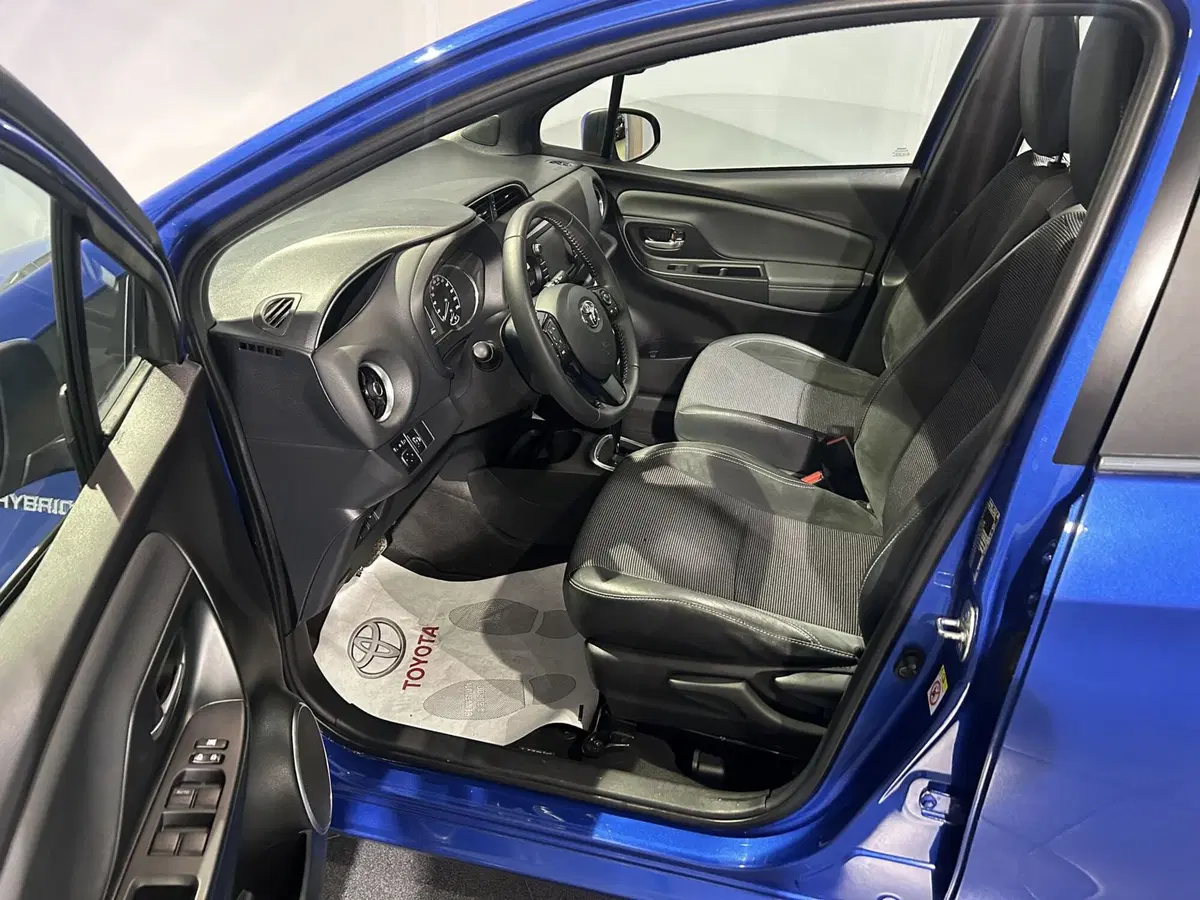 Toyota Yaris usata a Milano (12)