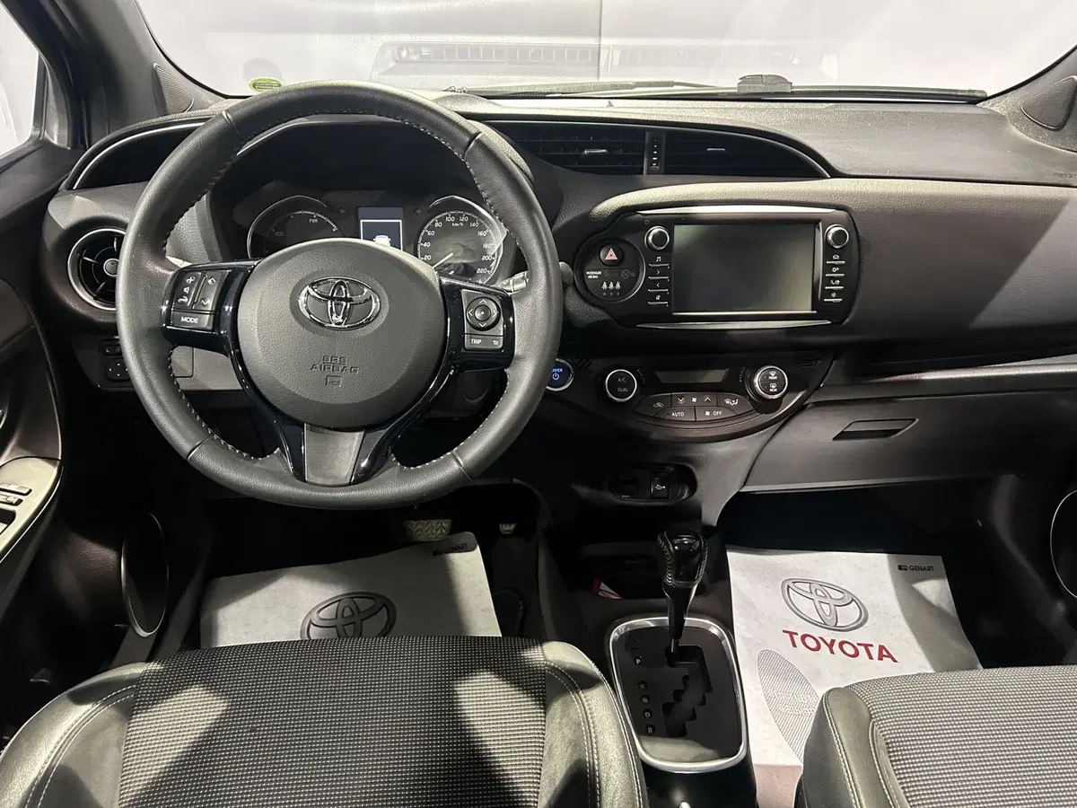 Toyota Yaris usata a Milano (9)