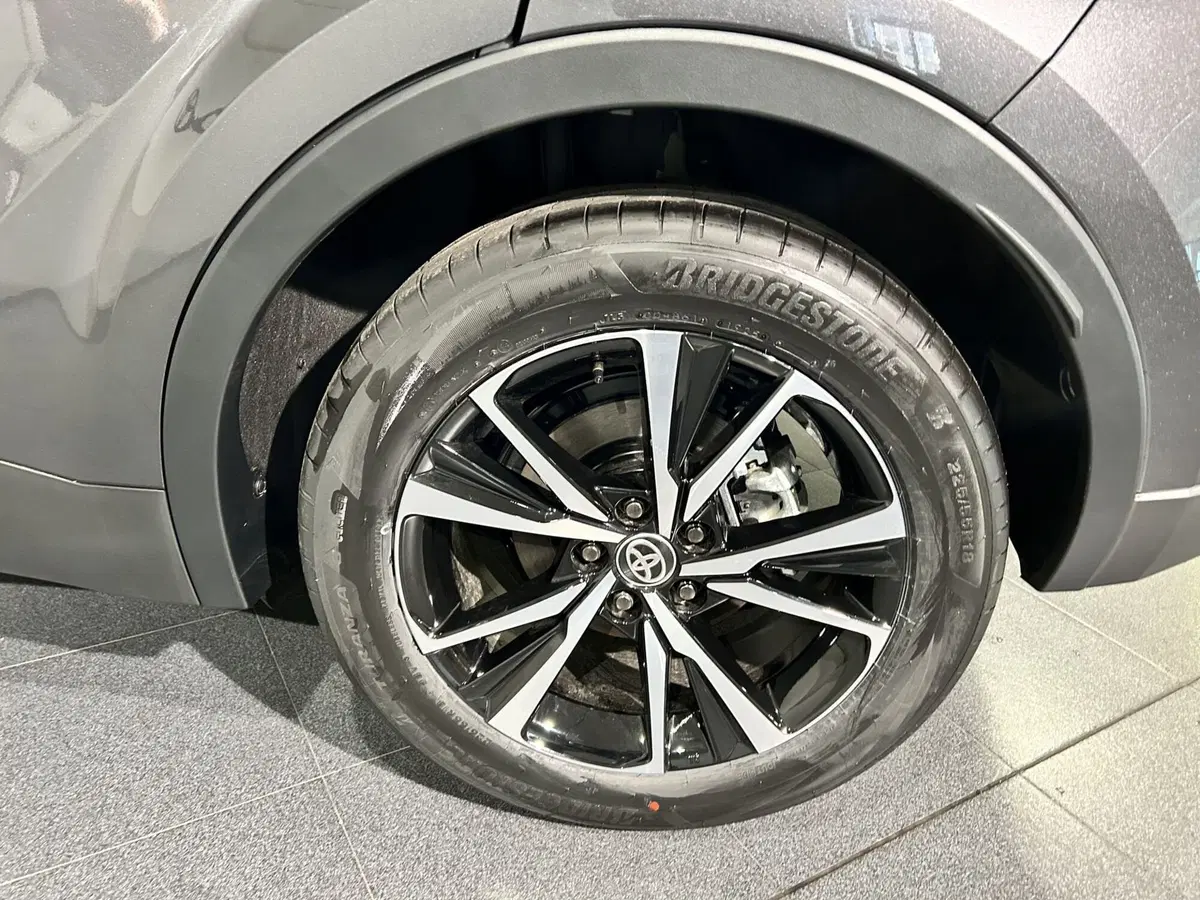 Toyota Toyota C-HR usata a Milano (6)