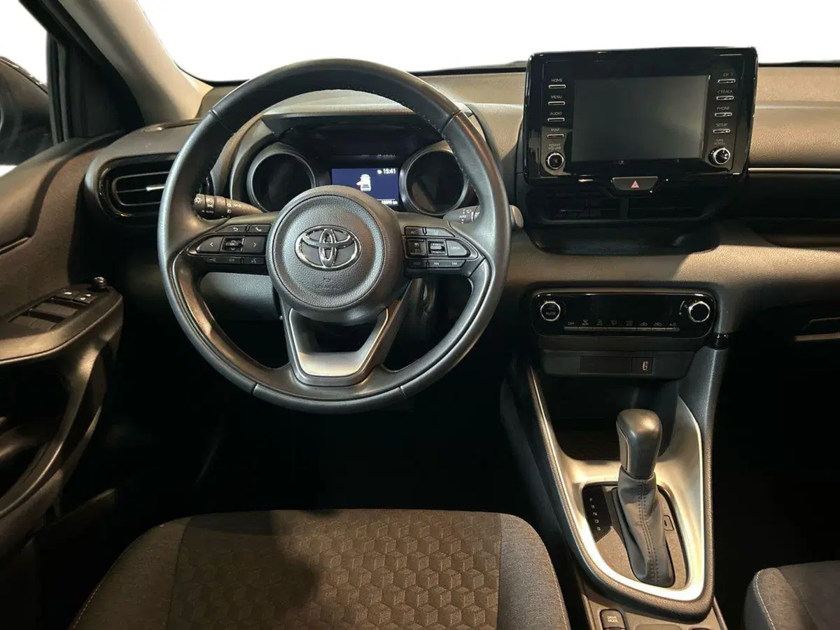 Toyota Yaris usata a Milano (8)