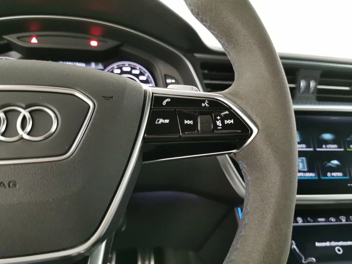 Audi A6 Avant e-Tron usata a Teramo (11)