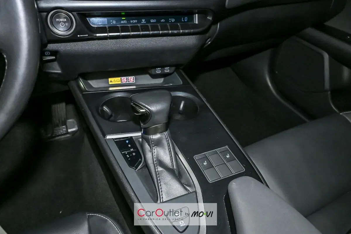 Lexus UX usata a Torino (13)