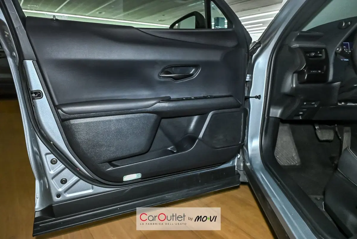 Lexus UX usata a Torino (18)