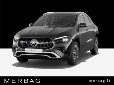 Mercedes-Benz GLA SUV 180 Automatic Premium nuova a Monza