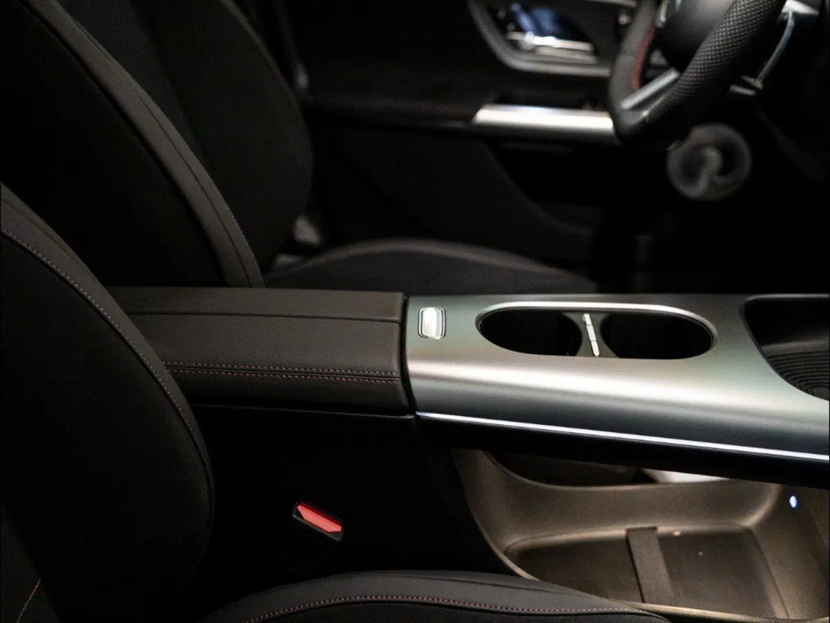 Mercedes-Benz GLB nuova a Rimini (7)