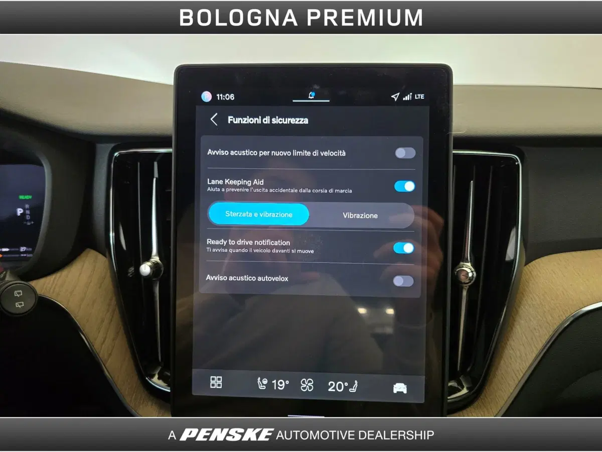 Volvo XC60 nuova a Bologna (17)