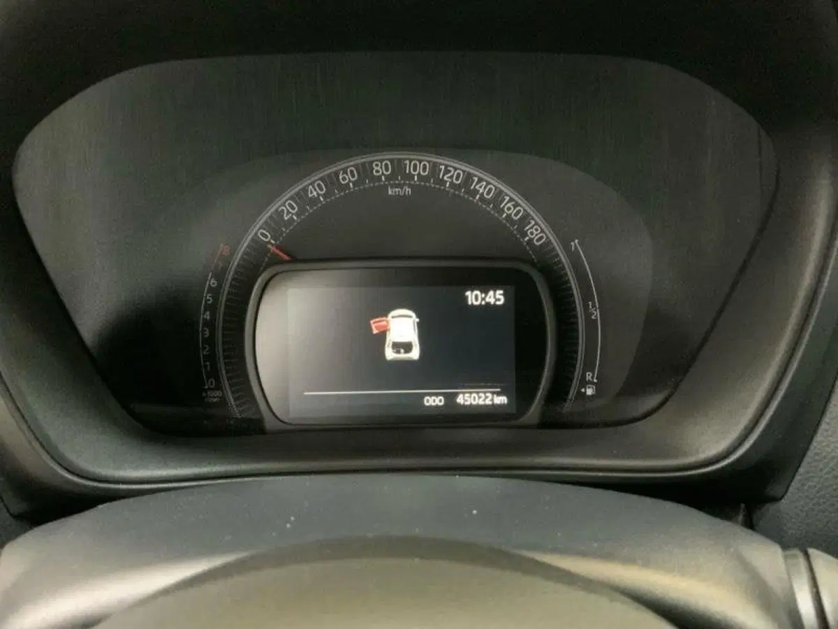 Toyota Aygo X usata a Perugia (8)