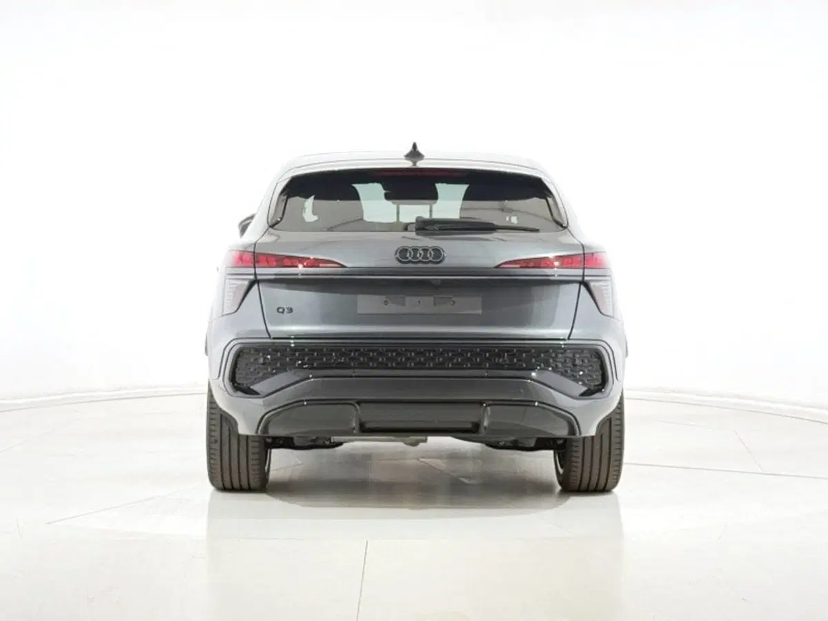 Audi Q3 Sportback nuova a Perugia (4)