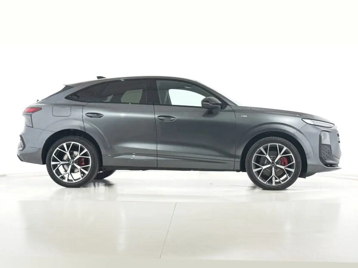 Audi Q3 Sportback nuova a Perugia (6)