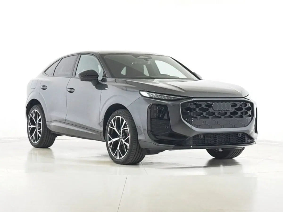 Audi Q3 Sportback nuova a Perugia (7)