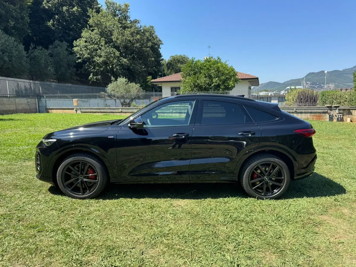 Audi Q5 Sportback nuova a Salerno (10)
