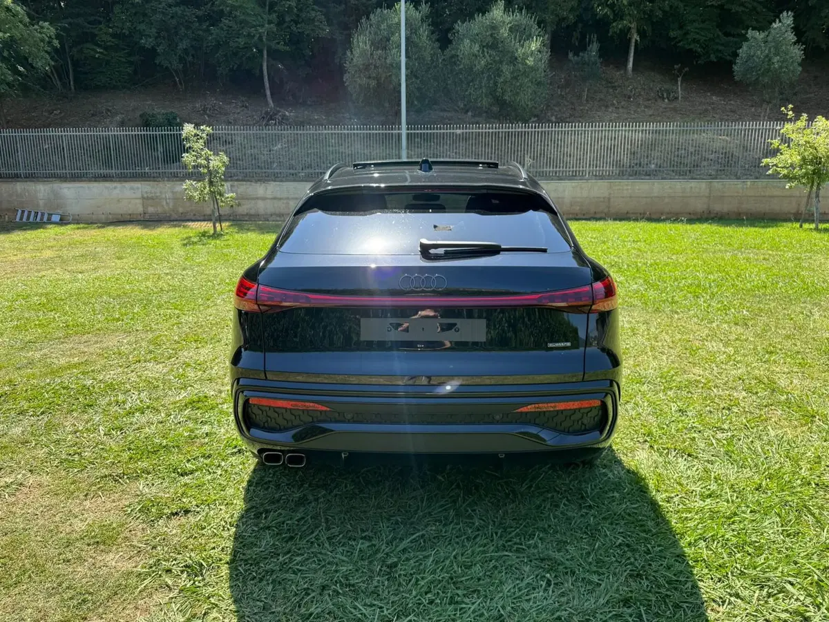 Audi Q5 Sportback nuova a Salerno (11)