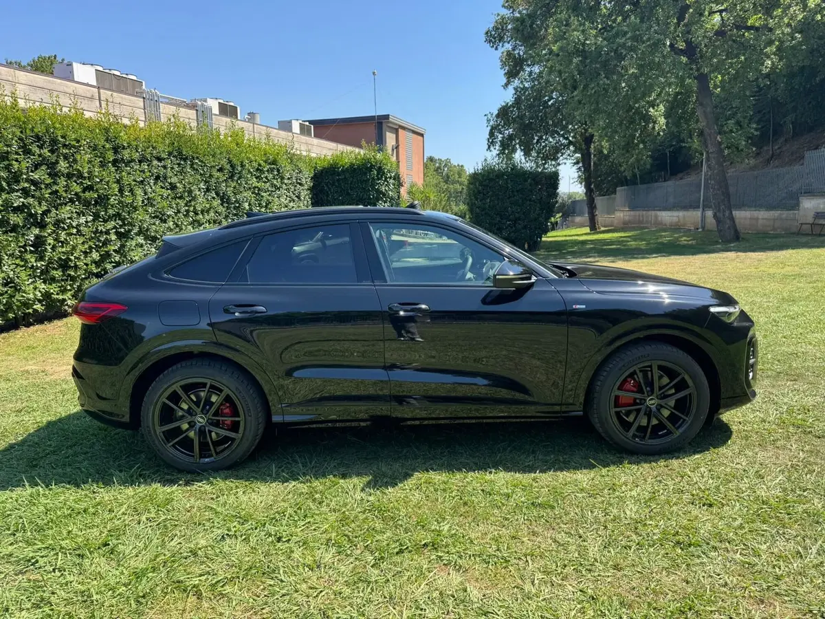Audi Q5 Sportback nuova a Salerno (15)
