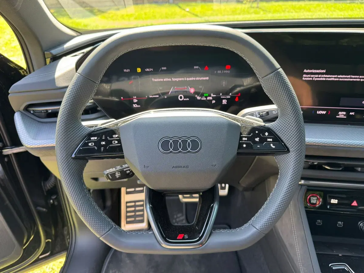 Audi Q5 Sportback nuova a Salerno (20)