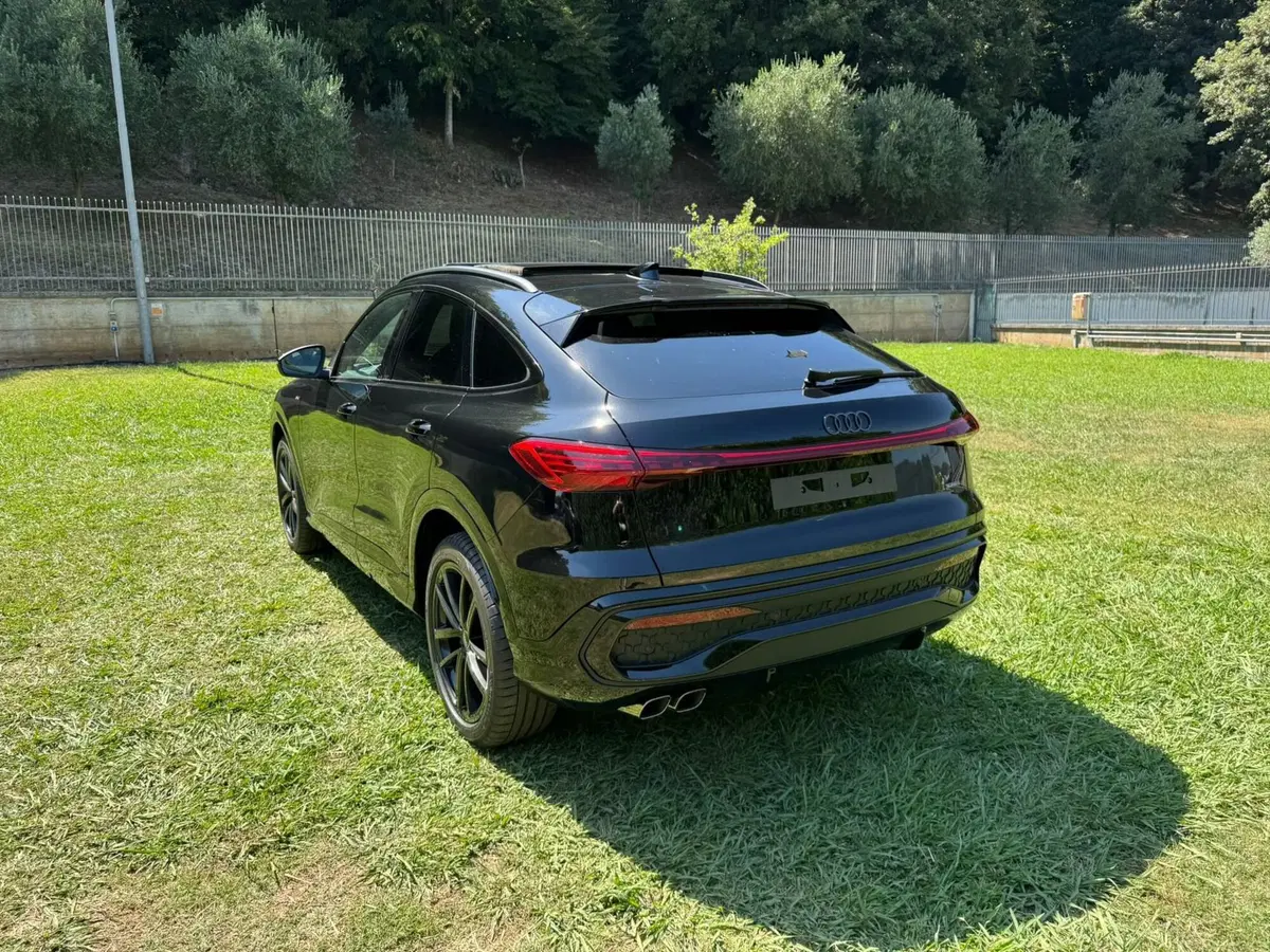 Audi Q5 Sportback nuova a Salerno (3)