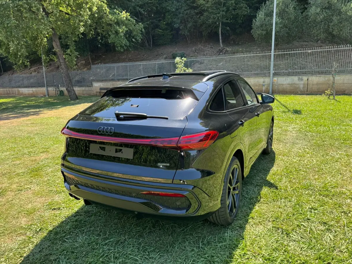 Audi Q5 Sportback nuova a Salerno (4)