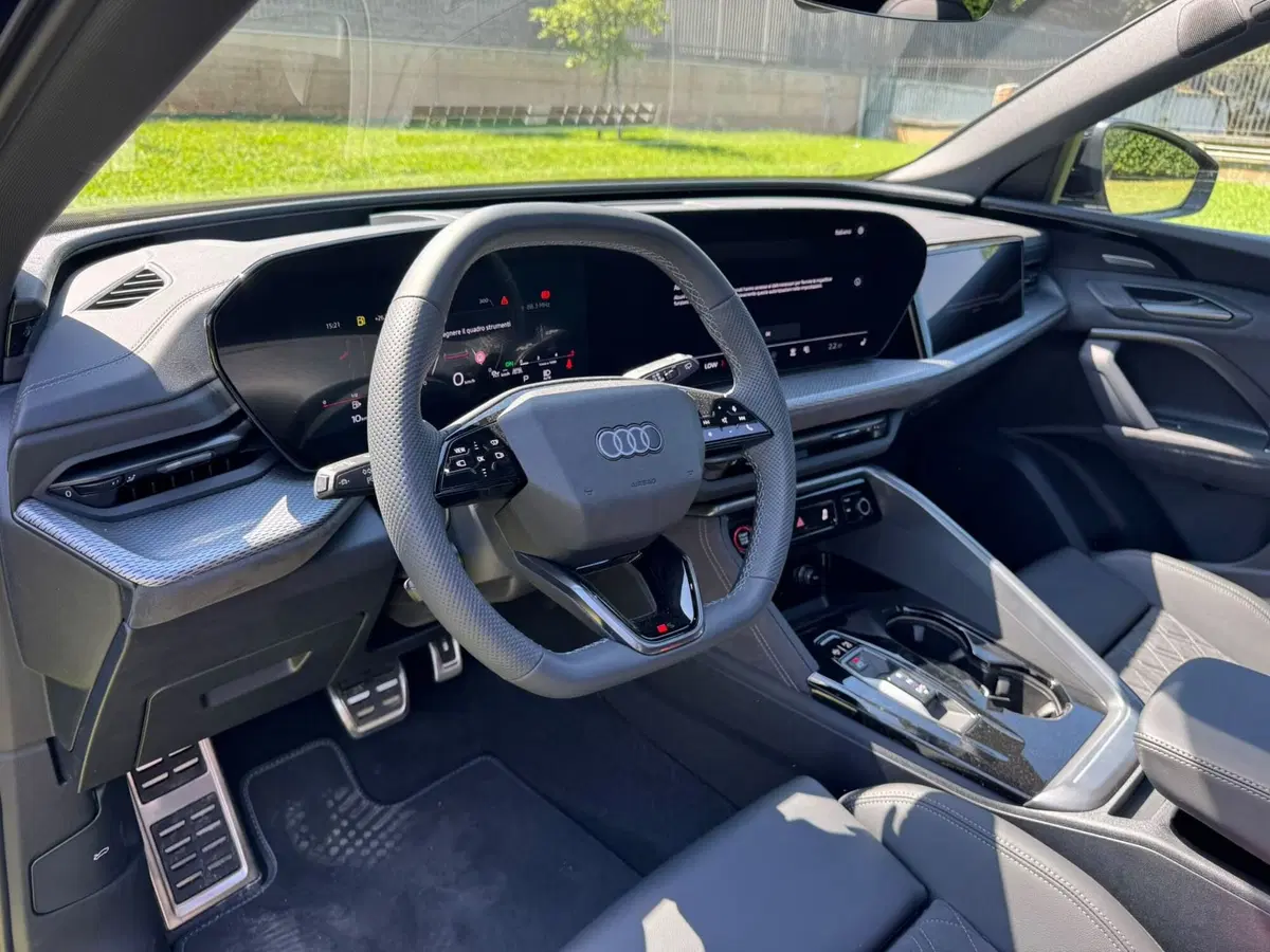 Audi Q5 Sportback nuova a Salerno (8)