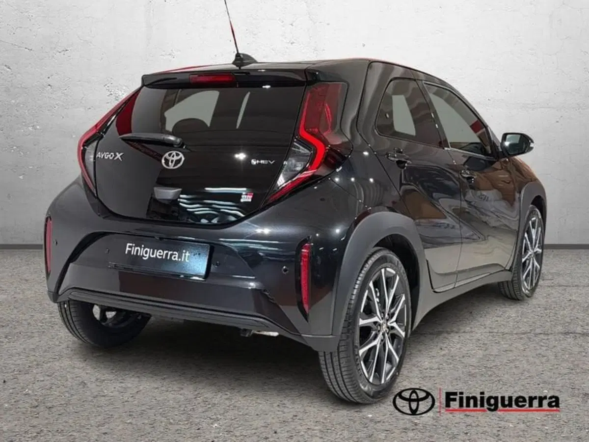 Toyota Aygo X nuova a Sondrio (4)