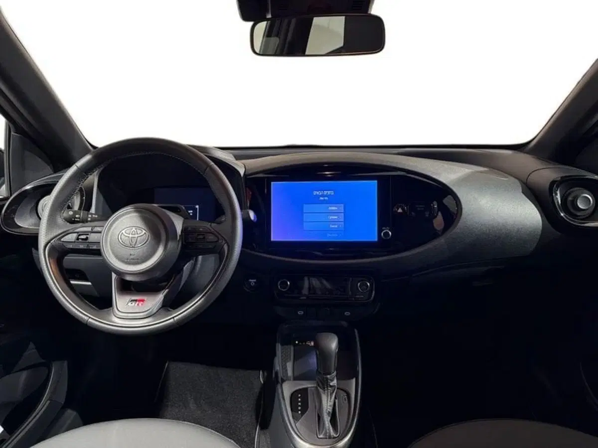 Toyota Aygo X nuova a Sondrio (8)