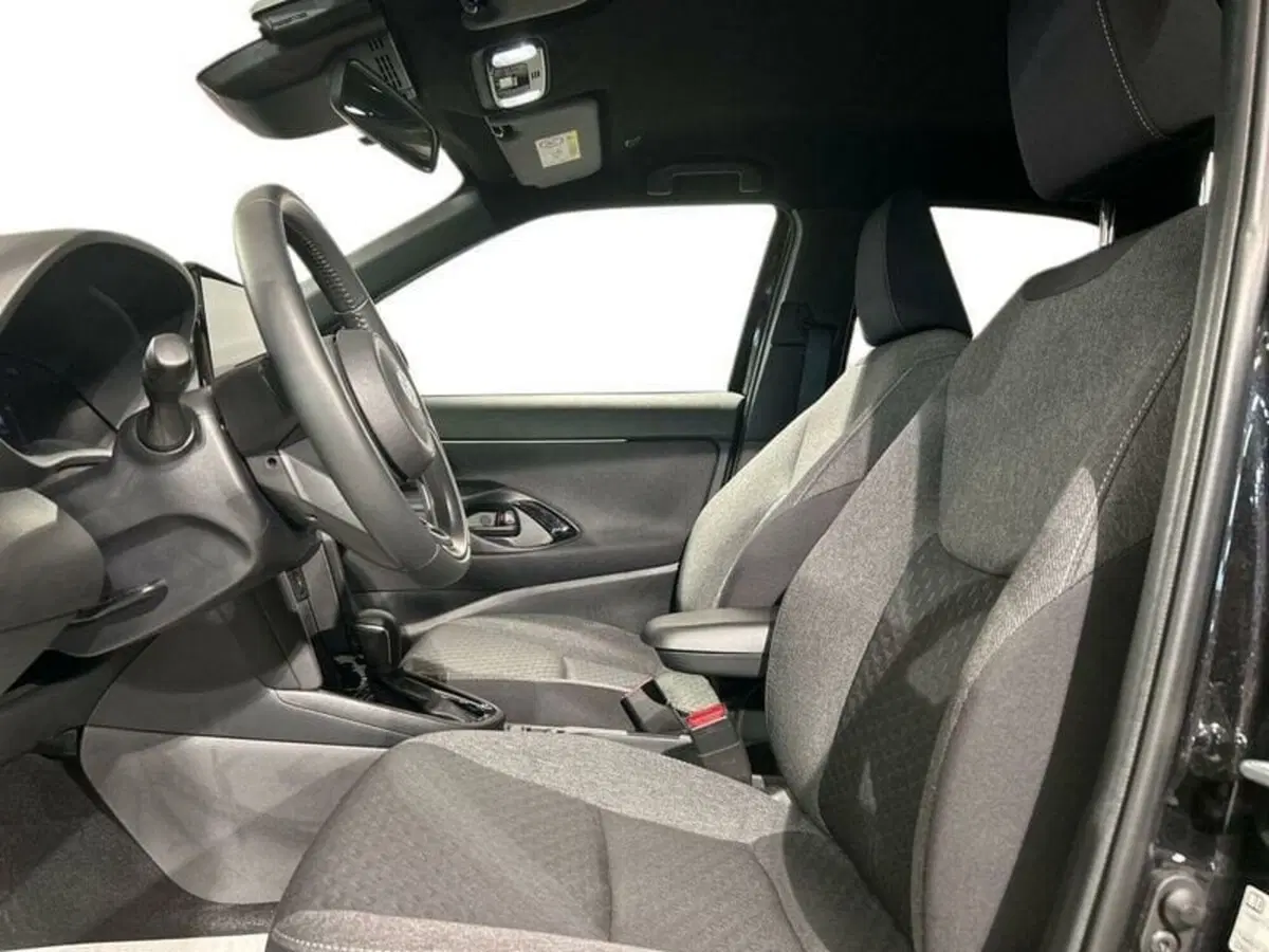 Toyota Yaris Cross usata a Lecco (11)