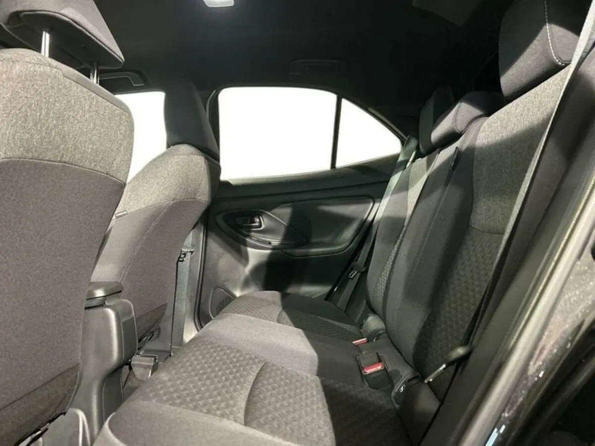Toyota Yaris Cross usata a Lecco (12)