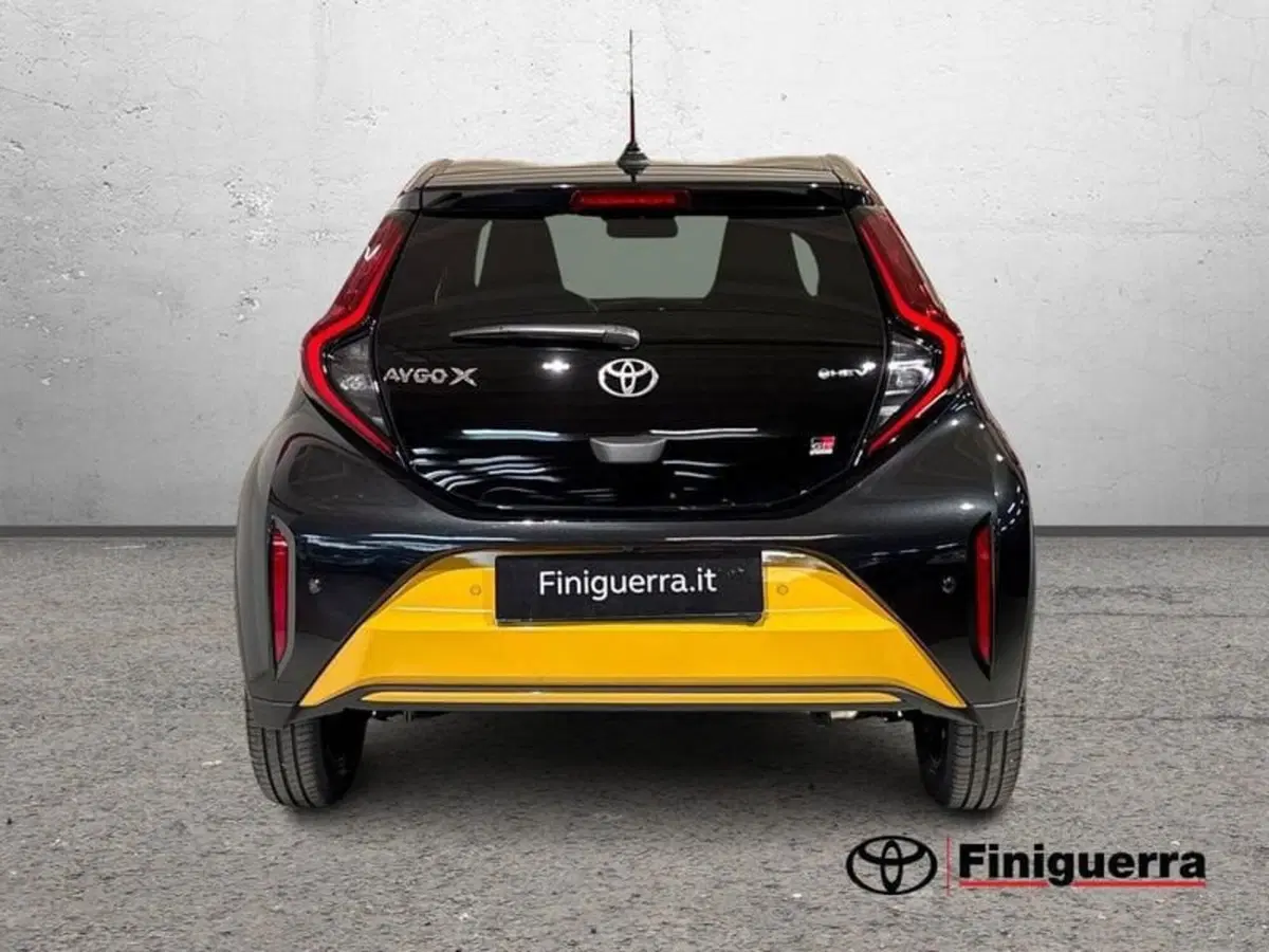 Toyota Aygo X nuova a Sondrio (3)