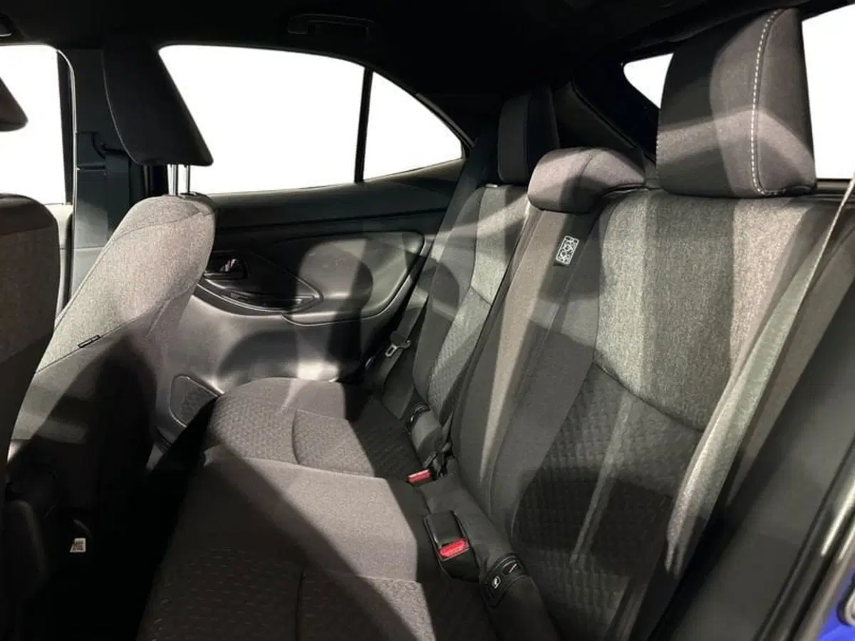Toyota Yaris Cross nuova a Lecco (11)