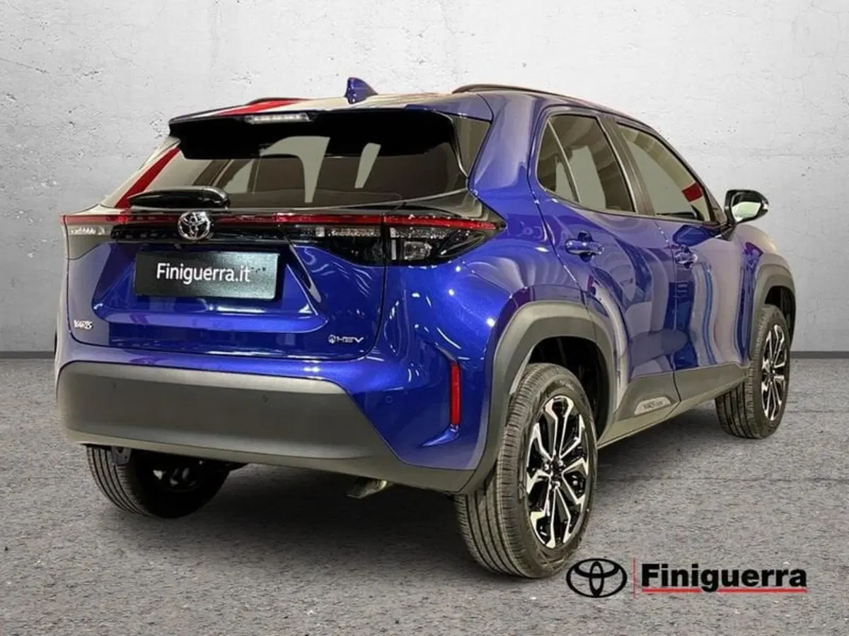 Toyota Yaris Cross nuova a Lecco (4)