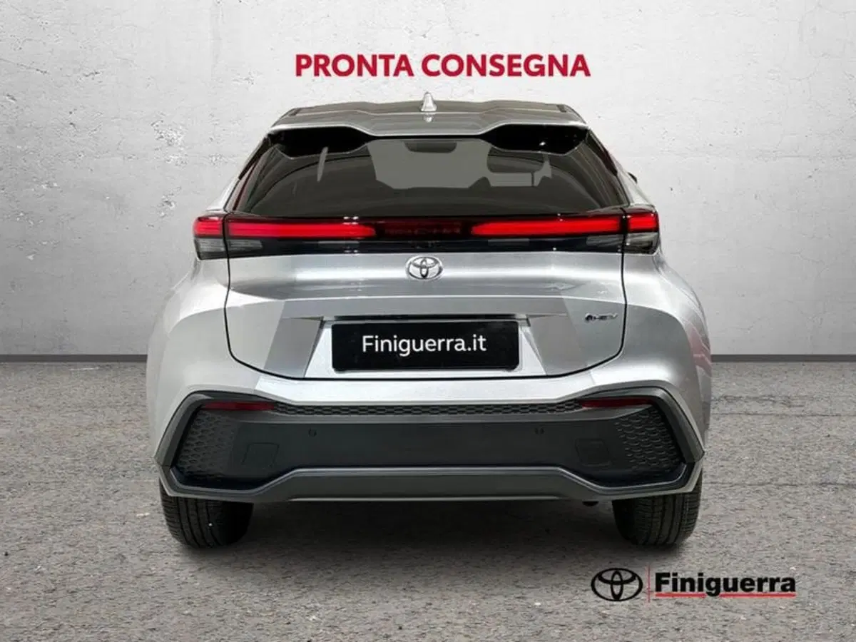 Toyota Toyota C-HR nuova a Lecco (3)