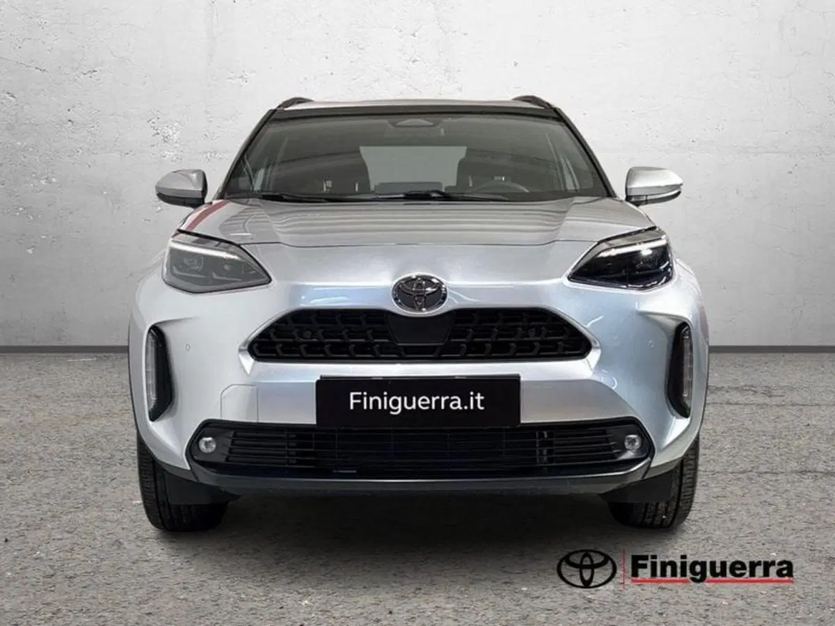Toyota Yaris Cross nuova a Lecco (2)