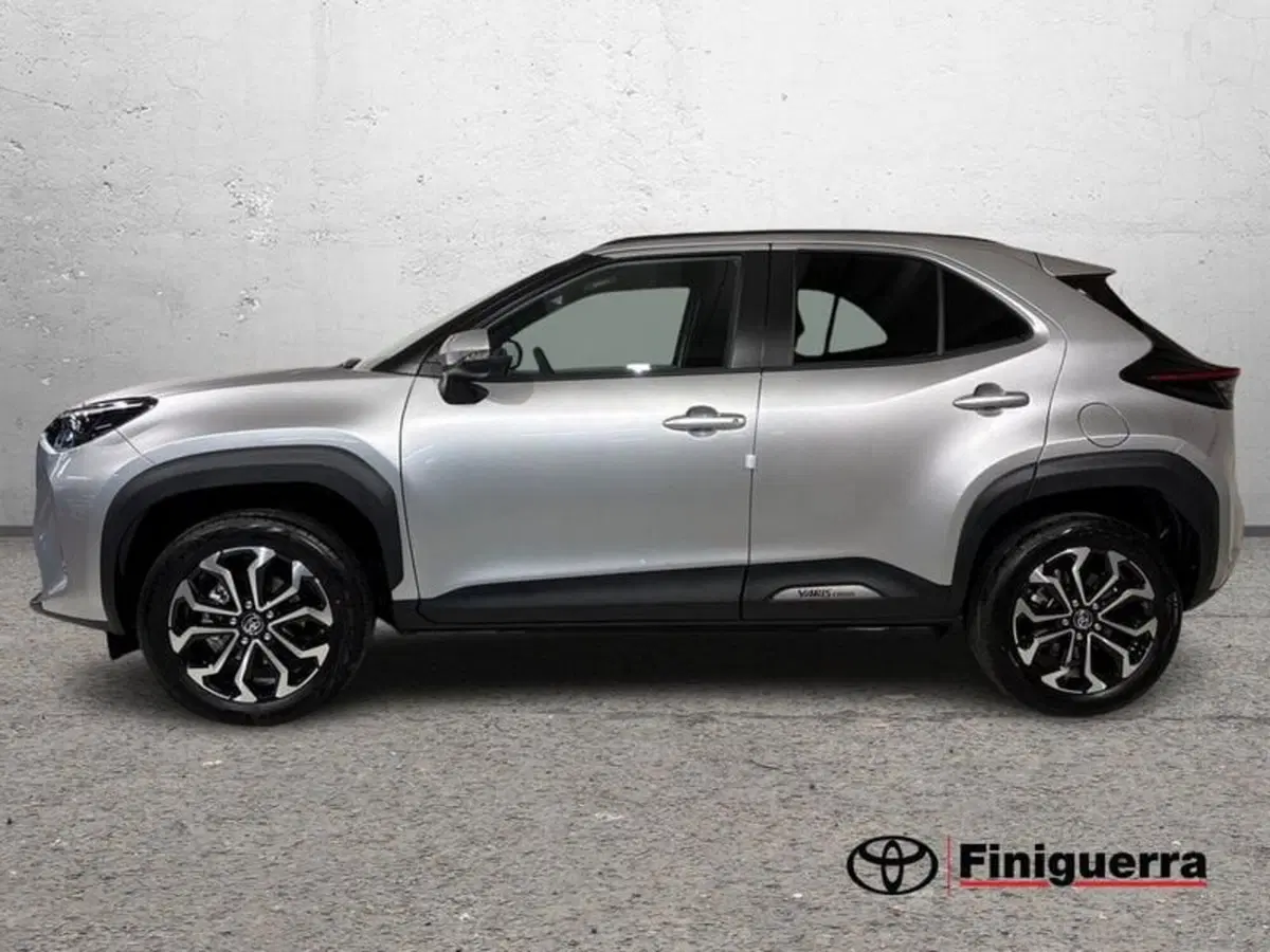 Toyota Yaris Cross nuova a Lecco (6)