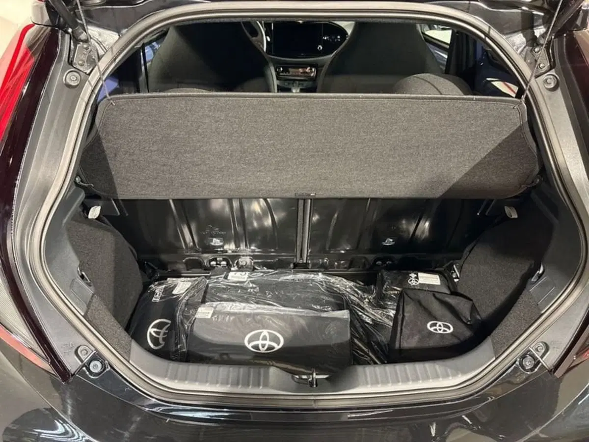 Toyota Aygo X nuova a Sondrio (12)
