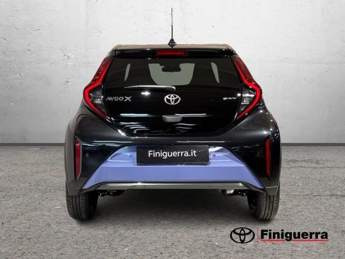 Toyota Aygo X nuova a Sondrio (3)