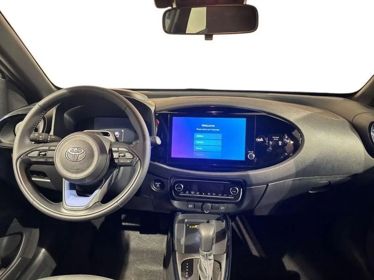 Toyota Aygo X nuova a Sondrio (8)