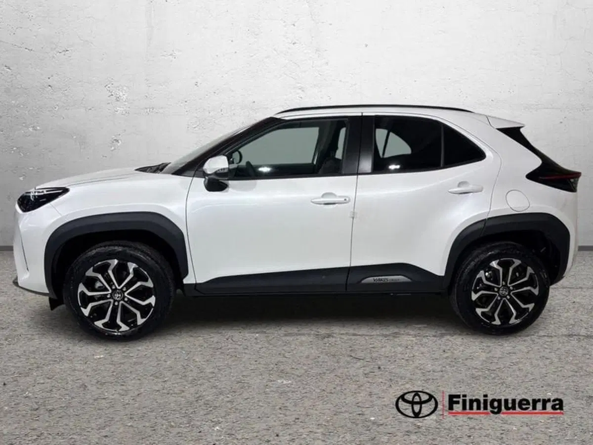 Toyota Yaris Cross nuova a Lecco (6)