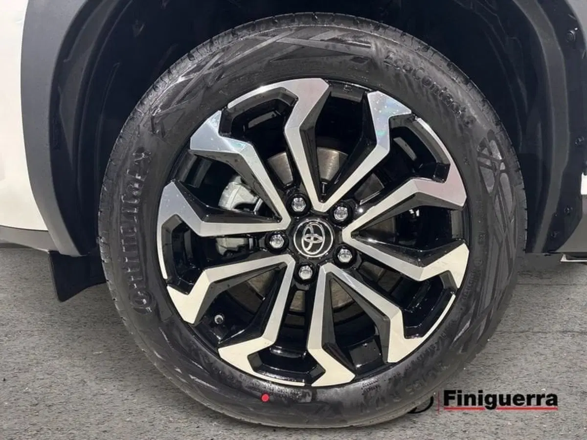 Toyota Yaris Cross nuova a Lecco (7)
