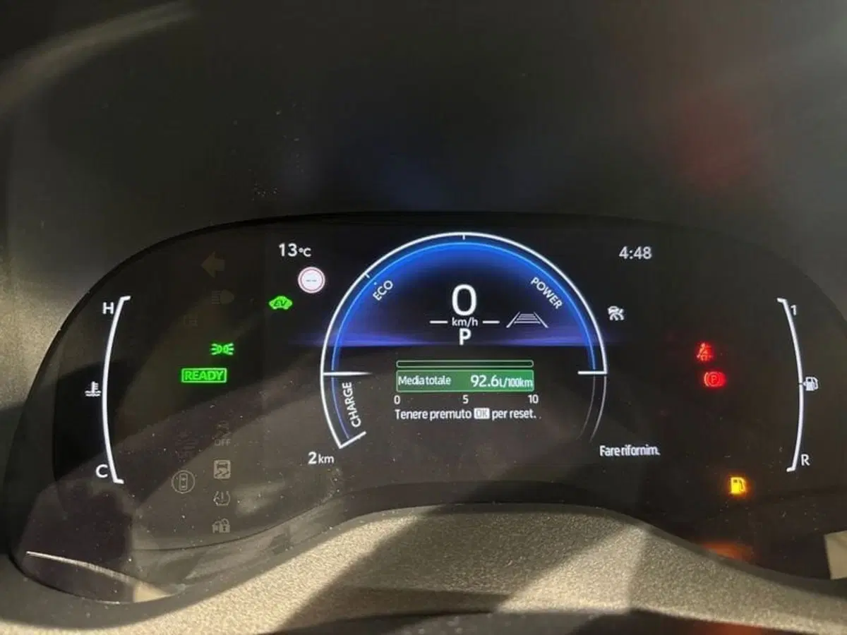 Toyota Yaris Cross nuova a Lecco (9)